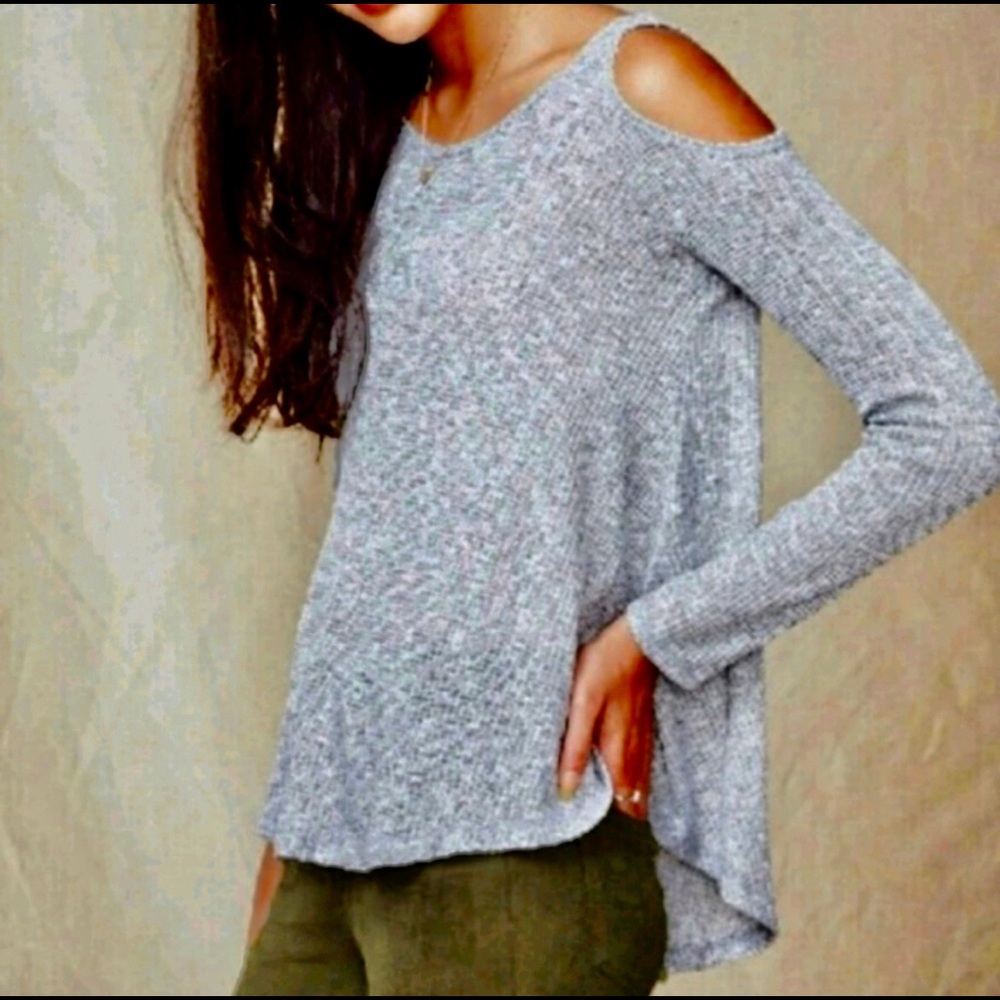 Tokyo Darling cutout shoulders heather gray ribbed long-sleeved shirt size small